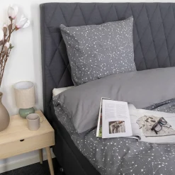 Sengetøj 150x210 cm - 100% Bomuld - Zodiac grey - Vendbart med stjerner